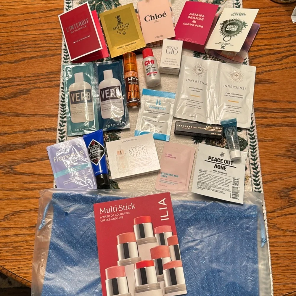 NWT 22 Pc Beauty Makeup Perfume Haircare Skincare Travel Sz Sample & Beauty Bag - Picture 4 of 14